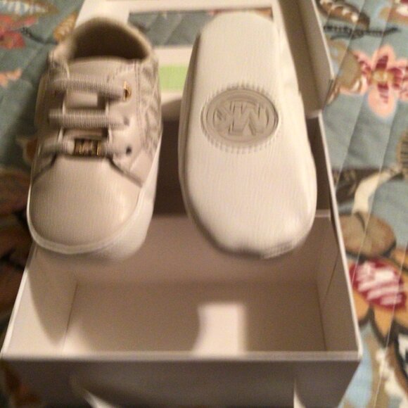 MICHAEL KORS Baby Sneakers Size 4 - Picture 6 of 6